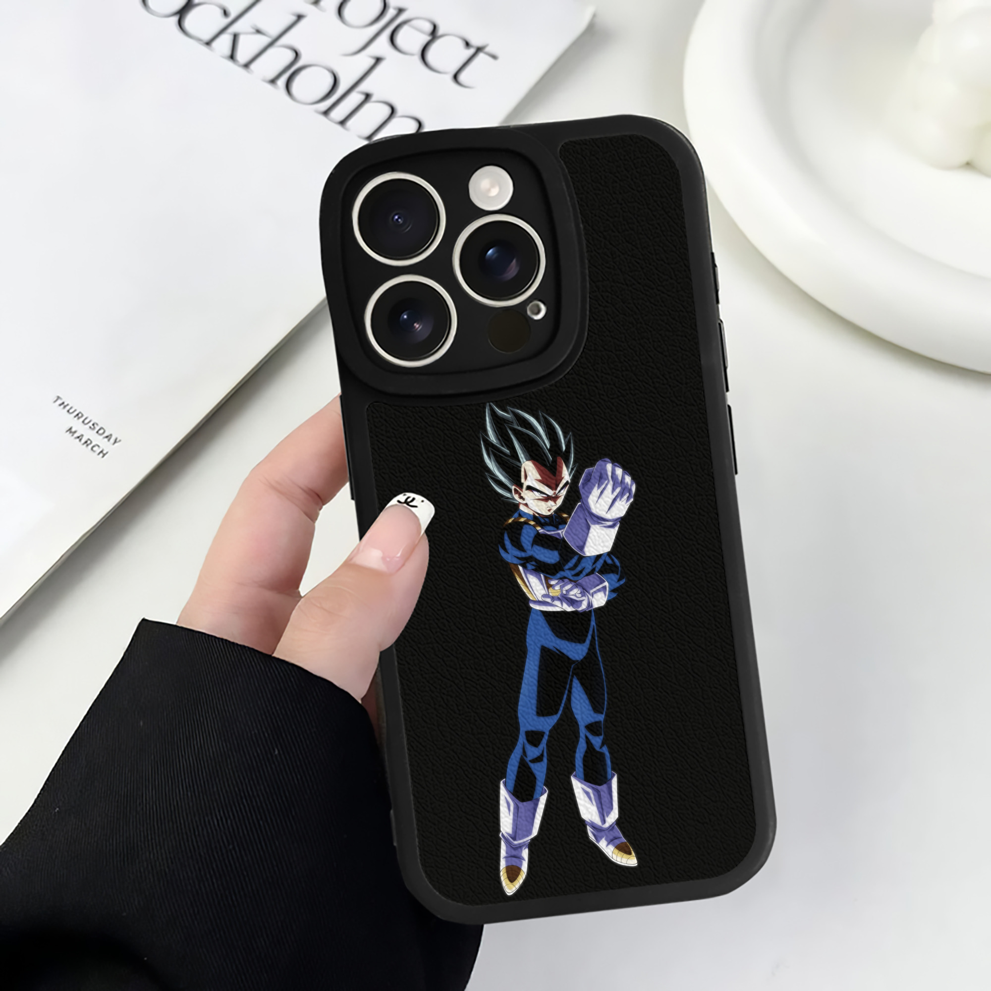 （画像用） ドラゴンボール ベジータ四世（Bejīta Yonsei）DRAGON BALL Vegeta IV 【iPhone 16シリーズ対応】シリコンスマホケース（レザー調） 材質：シリコン